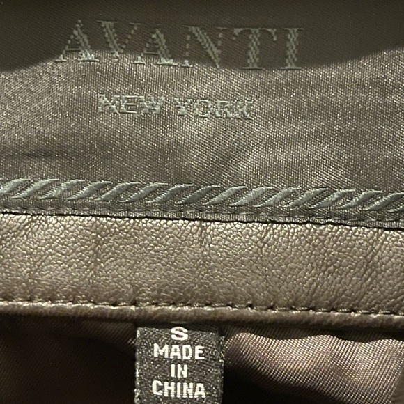 Avanti Dark Brown Leather Jacket Stand-Up Collar and Fitted Design size S EUC - Picture 2 of 8